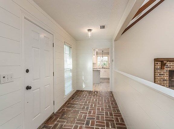 3rd image of 106 Driftwood Pl
