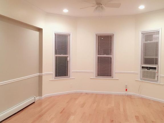 3rd image of 656 Jewett Ave #1