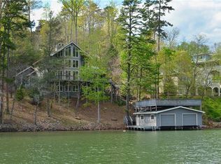 140 Shoreline Ct, Lake Lure, NC 28746