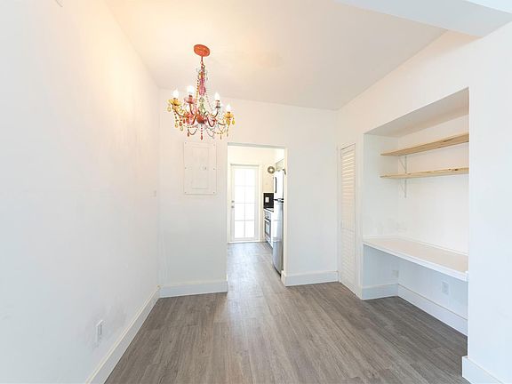 5th image of 8632 Byron Ave #2