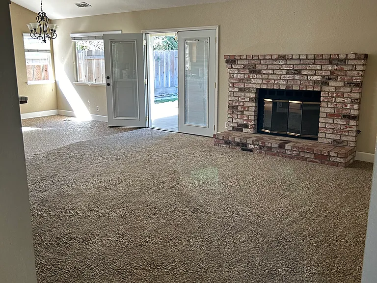 2813 Nora Ln — Photo 4
