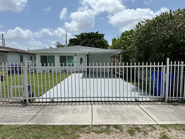 400 NW 61st Ave — Photo 2