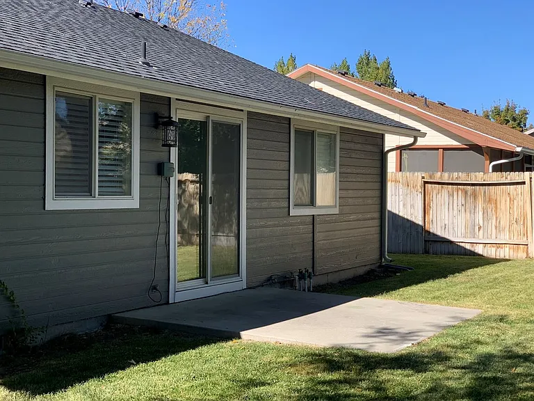 6902 N Prescott Ave — Photo 32