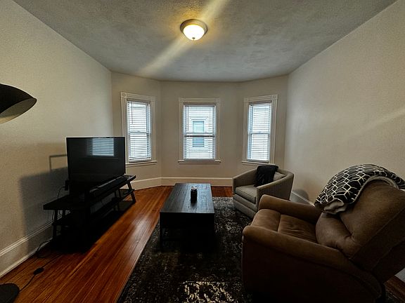 4th image of 8-10 Seafoam Ave #2