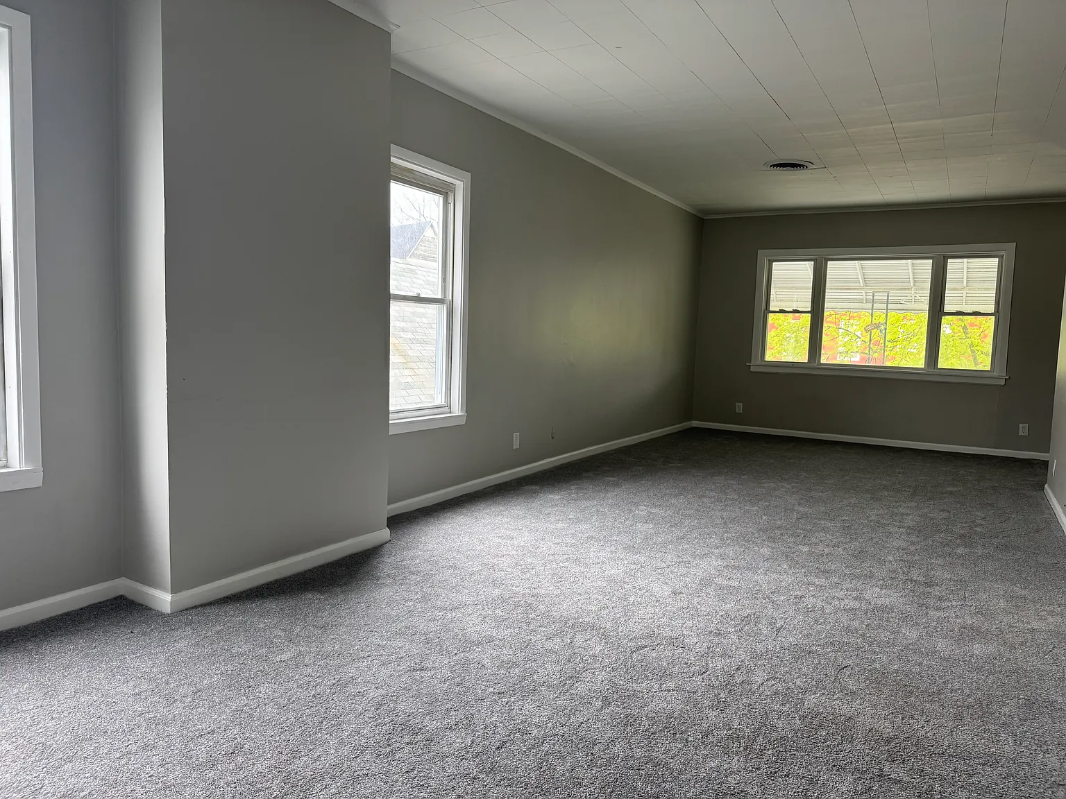 3 bed, $1,400 — Photo 2