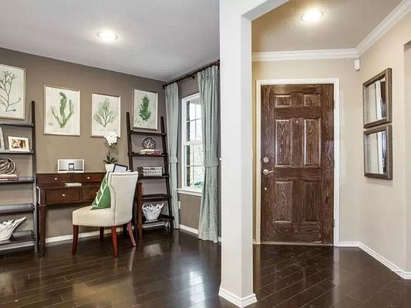 2nd image of 410 Fannin Ct