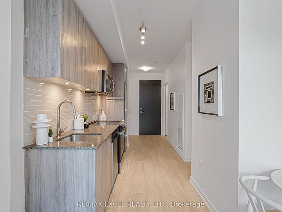 5th image of 8868 Yonge St #1801