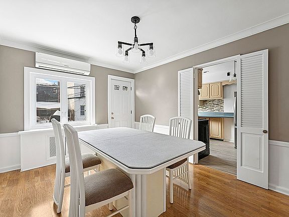 3rd image of 2652 E 29th St