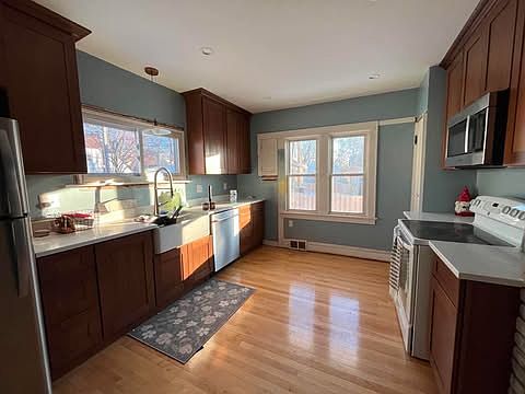 3rd image of 7916 Gridley Ave