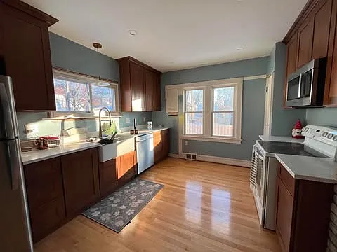 7916 Gridley Ave — Photo 3