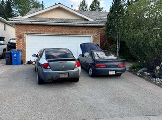 34 W Hall Pl, Cochrane, AB T4C1M5