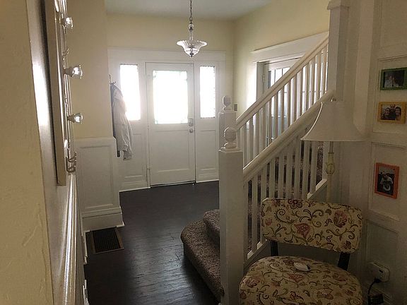 FRONT DOOR ENTERY TO FOYER