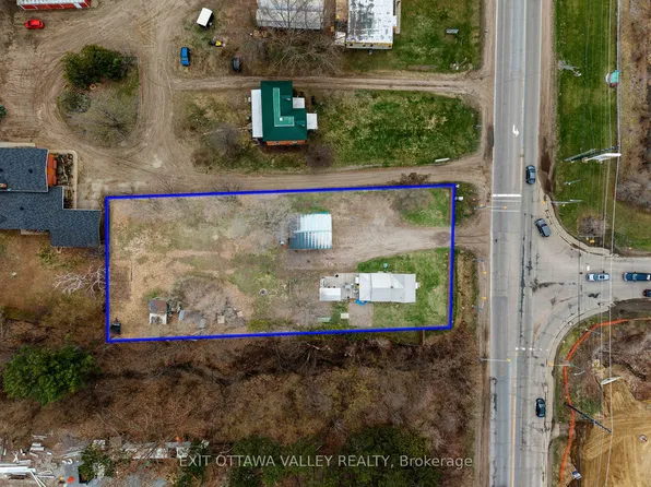 1165 Pembroke St E, Laurentian Valley, ON K8A 7R4