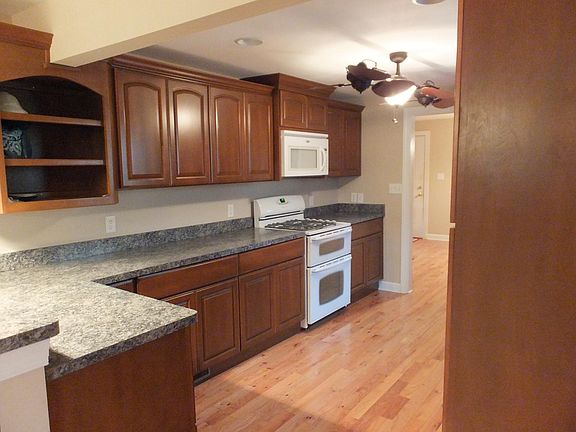 3rd image of 913 Jones Ave