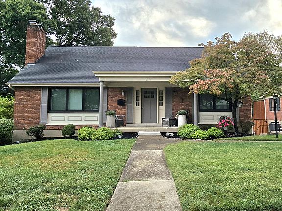 2nd image of 211 Applewood Dr