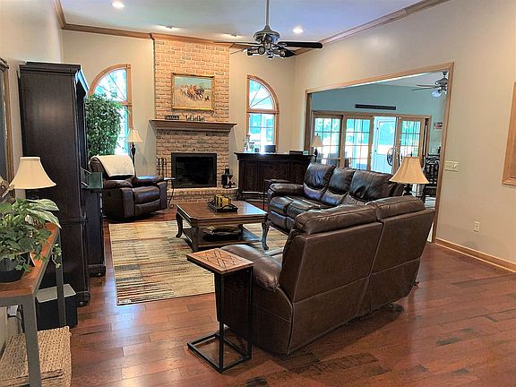3rd image of 2860 Pleasant Valley Dr SW