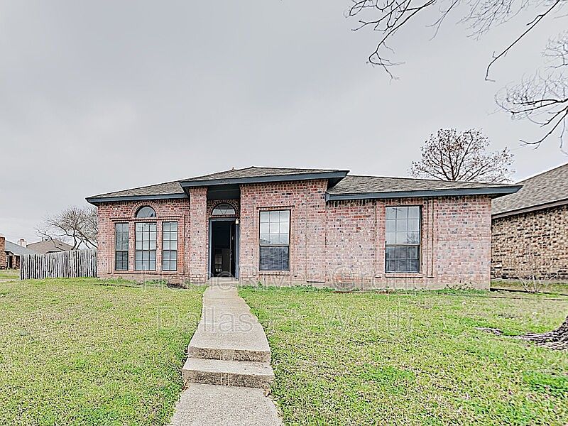 1st image of 403 Barton Dr