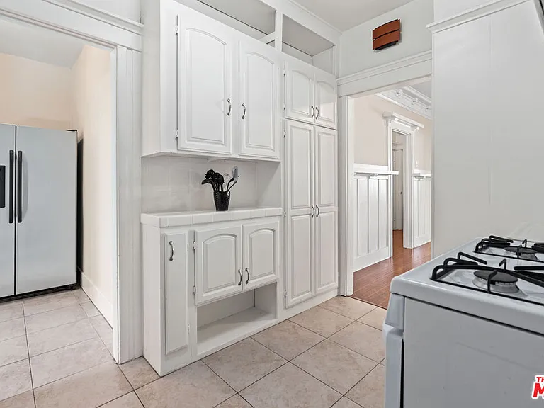607 N Gramercy Pl — Photo 14