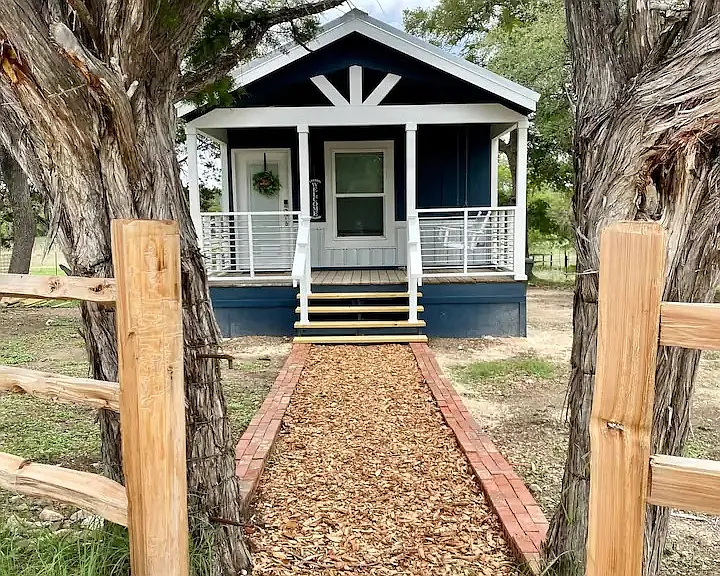 19051 Crows Ranch Rd — Photo 1
