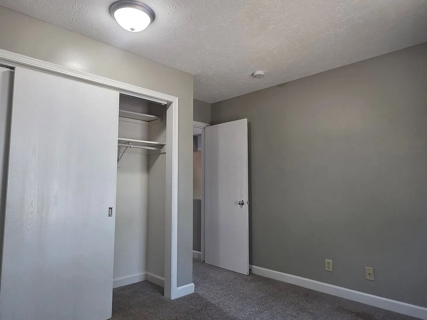 2 Bedroom Available Now! Free Rent Until October 1st! — Photo 4