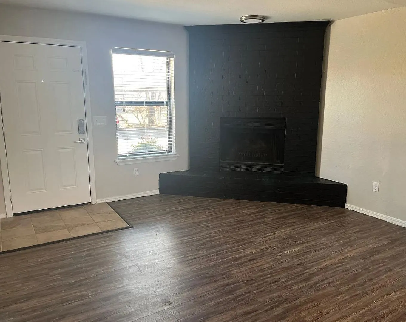Renovated Two Bedroom Townhomes — Photo 4