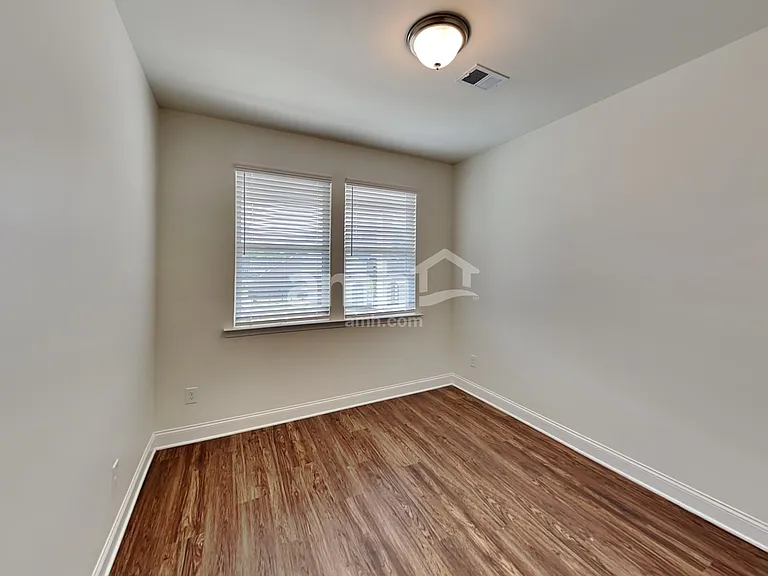 574 Slew Dr — Photo 17
