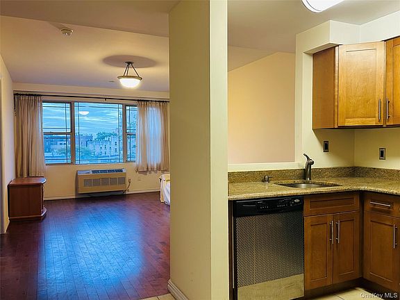 4th image of 4040 75th Street #5F