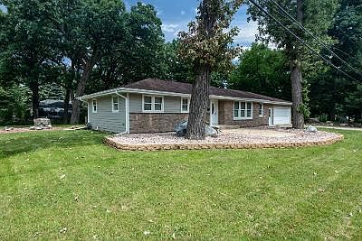 3rd image of 849 Russell Ave