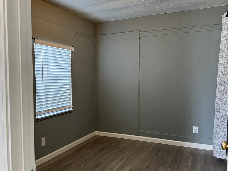 Laurel Ave — Photo 6