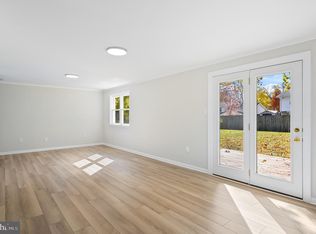 1031 S Hoga Rd, Sterling, VA 20164