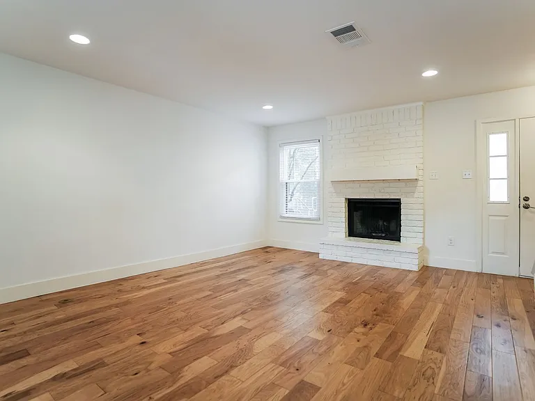 810 Banister Ln #806 — Photo 3