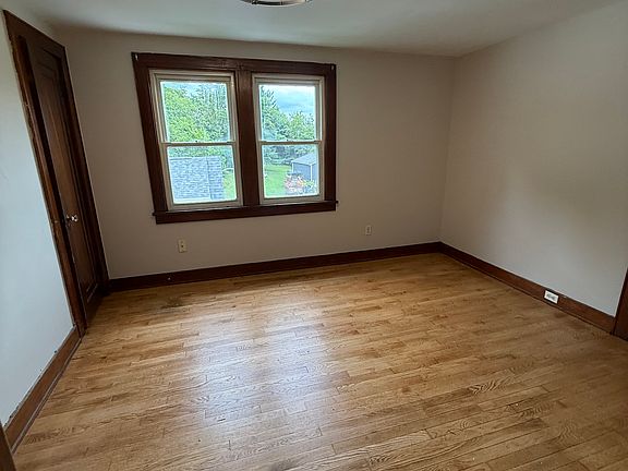 4th image of 4229 Lincoln St E #2
