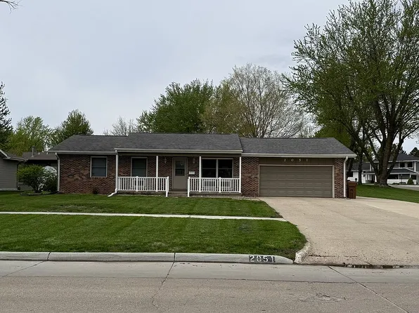 2051 N Main St, Carroll, IA 51401