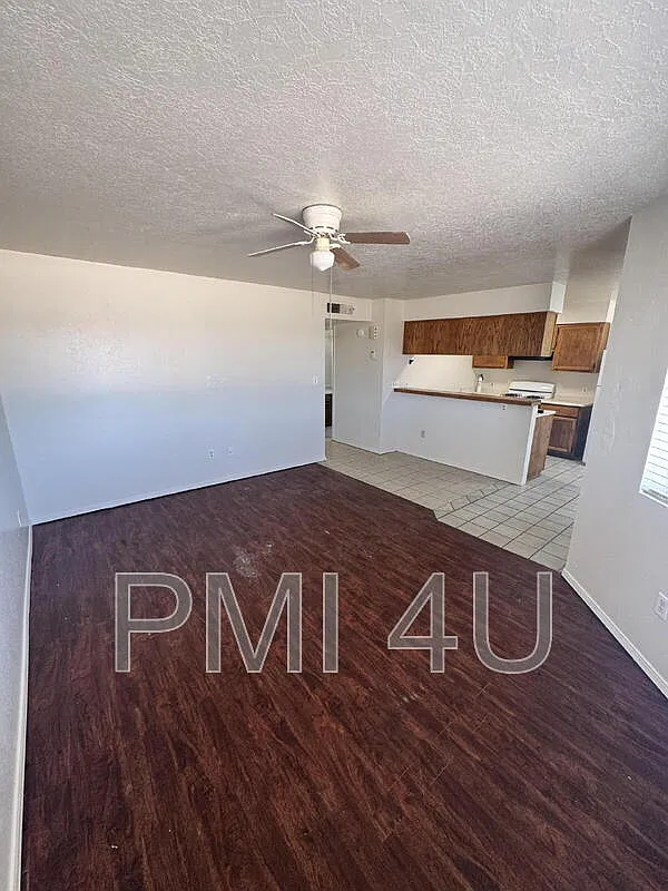 2 bed, 1.0 bath, 815 sqft, $1,100 — Photo 2