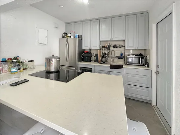 971 79th Ter, Miami Beach, FL 33141