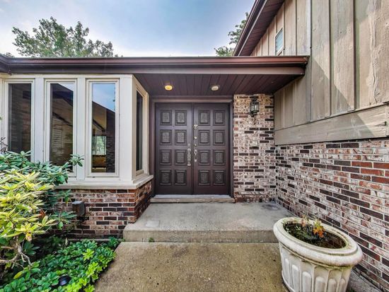 823 N Cambridge Row, Addison, IL 60101