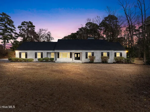 305 Country Club Dr, Jacksonville, NC 28546