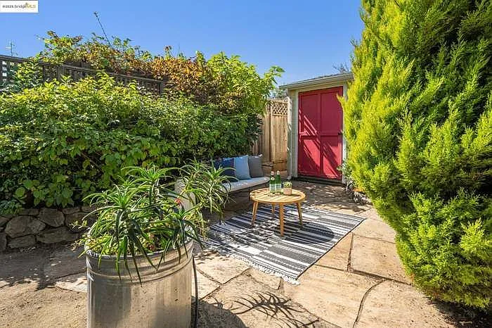5373 James Ave — Photo 31