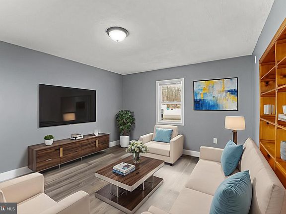 5th image of 200 W Buckshutem Rd