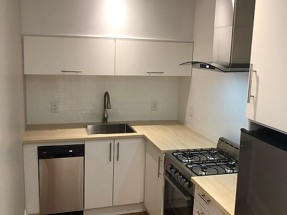 4th image of 257 Smith St #2