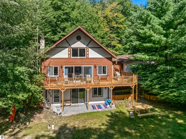 1518 Birch St, Frankfort, MI 49635