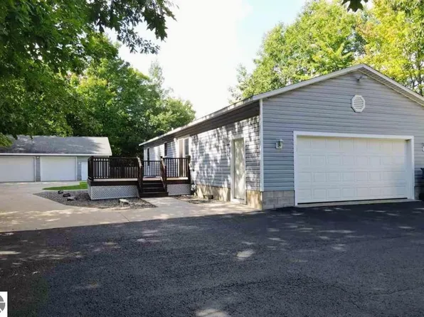 304 Christina Ln, Traverse City, MI 49696