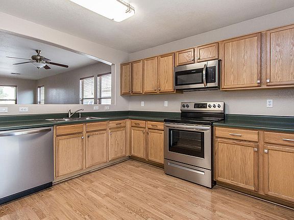 4th image of 587 W Gabrilla Ct