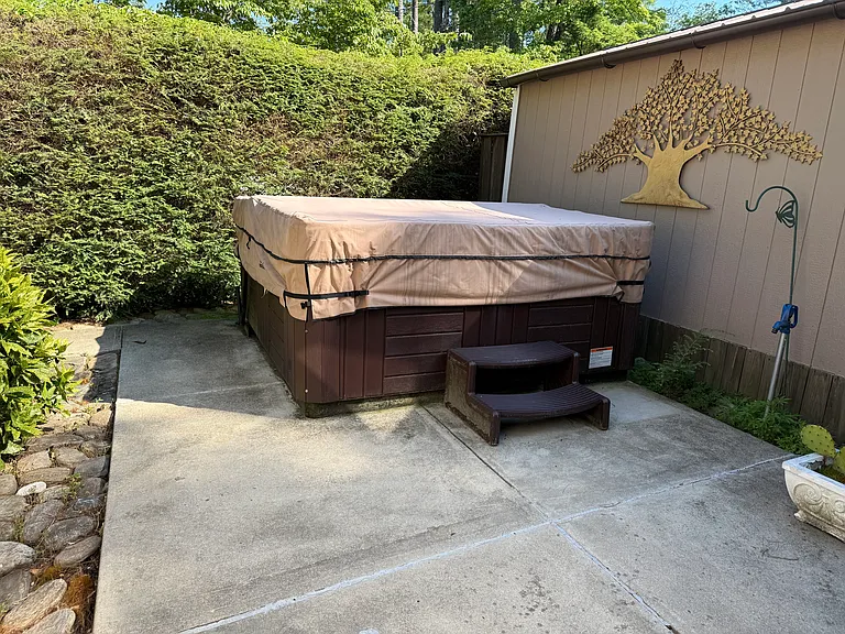 200 Pine Dr — Photo 18