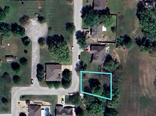 400 Ravenwood Cir, Neosho, MO 64850