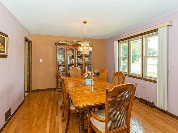 3rd image of 10300 S Minnick Ave