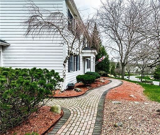 3rd image of 106 Enderberry Cir