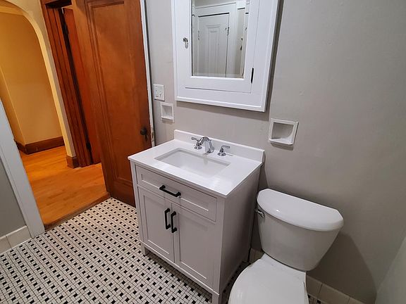 4th image of 6118 W Richmond Ave
