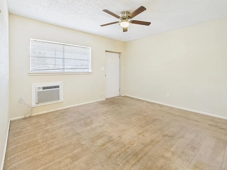 Cozy 1 Bedroom Apartment — Photo 9