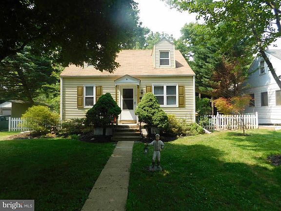 2nd image of 207 Scarlett Ave